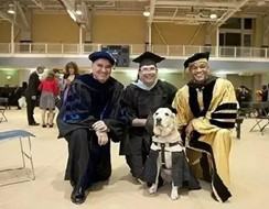 Không nghỉ học ngày nào, chú chó tốt nghiệp Thạc Sĩ khiến nhiều người ngỡ ngàng
